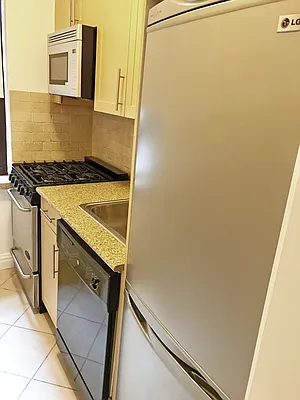 Rented by Stonehenge NYC LLC | media 4