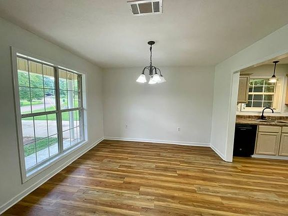 3rd image of 118 Thomas Cir