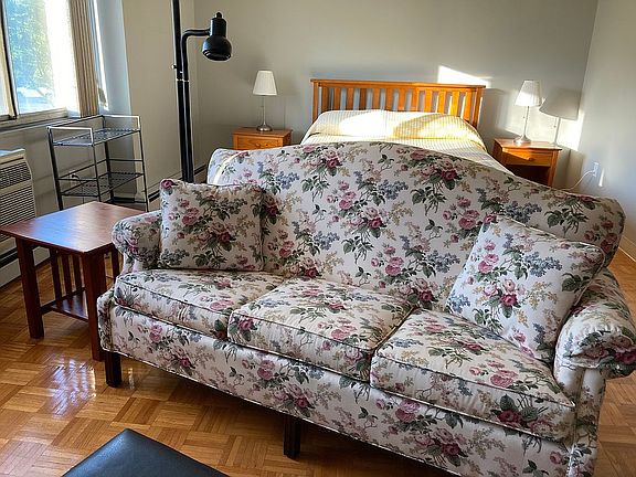 5th image of 1025 Hancock St Unit 1P