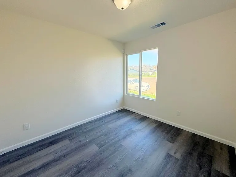1422 Lansing St — Photo 6