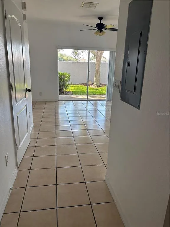 2 bed, 2.5 bath, 1071 sqft, $1,900 — Photo 2