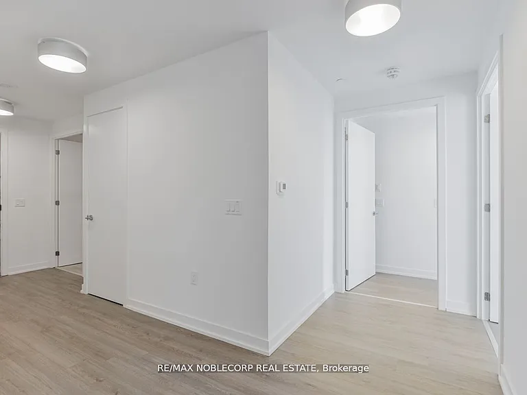 357 King St W #3409 — Photo 14