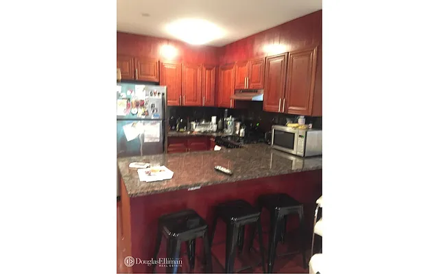 Rented by Douglas Elliman | media 27