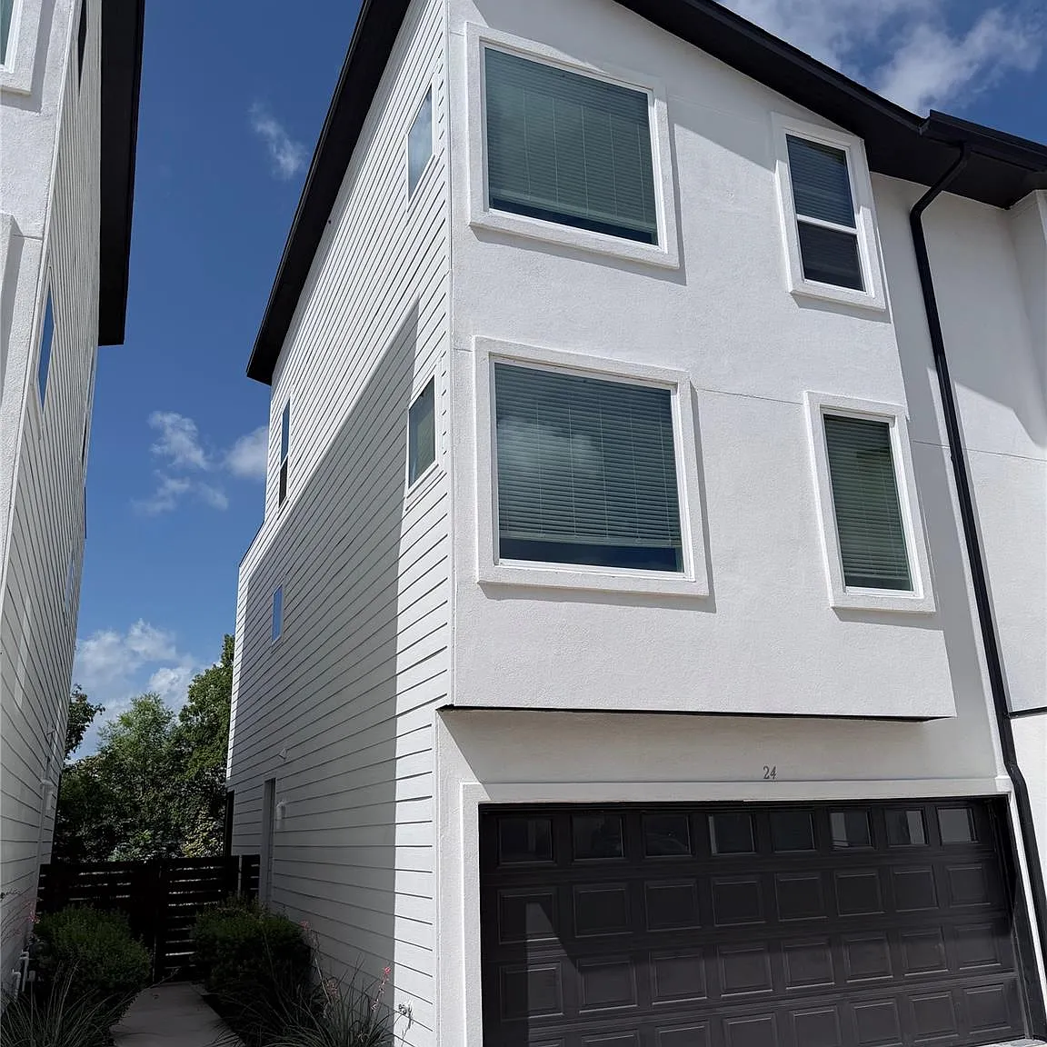 3 bed, 3.5 bath, 1940 sqft, $3,450 — Photo 1