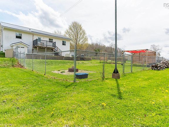 3rd image of 821 Meadowvale Rd