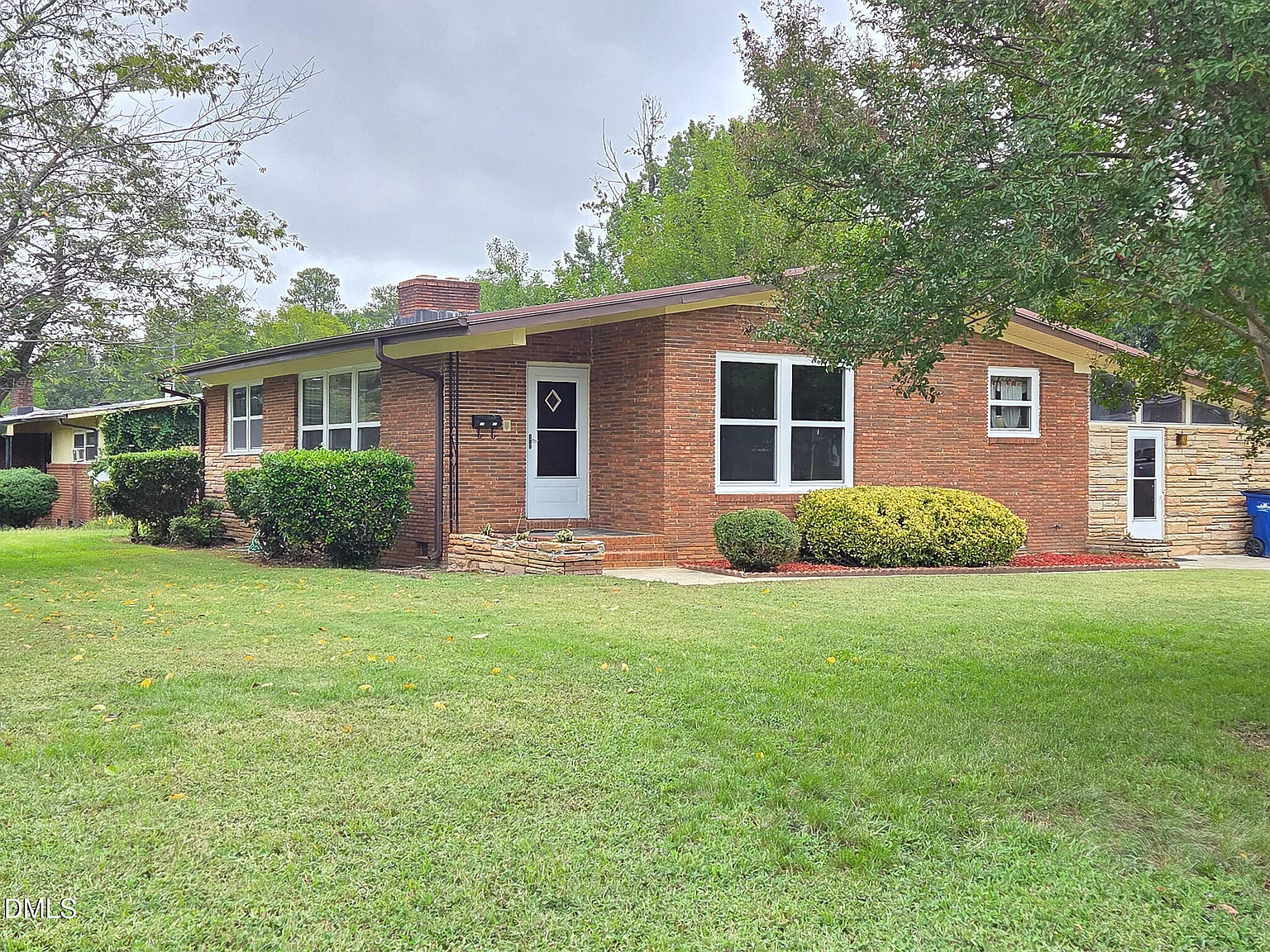 3 bed, 2.0 bath, 1770 sqft, $1,850 — Photo 3