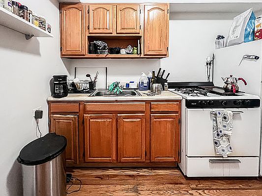 4th image of 248 Stagg St #2C