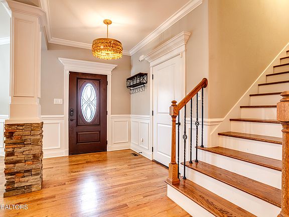2nd image of 3767 Sheldon Pl
