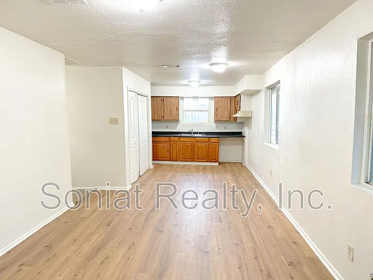 15516 Dwyer Blvd — Photo 2