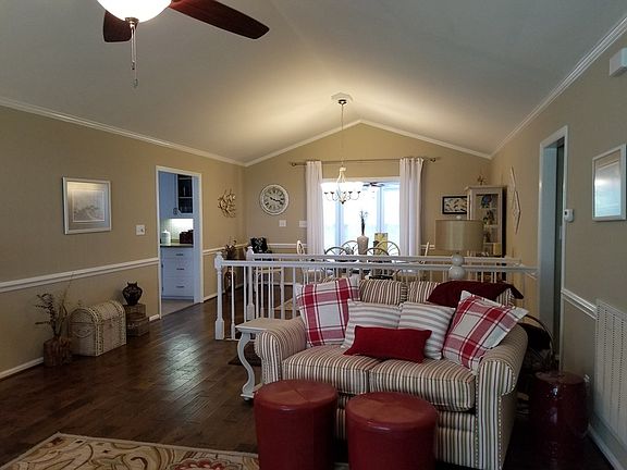 5th image of 235 Hutcheson Dr