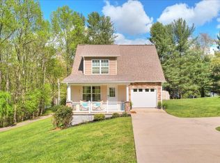 712 Lake Point Dr, Piney Flats, TN 37686