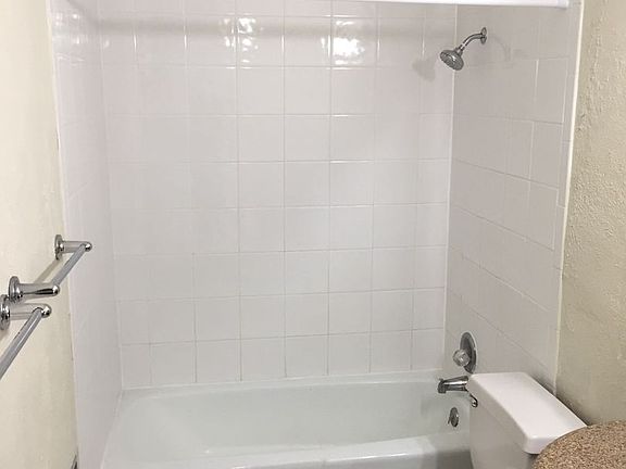 5th image of 1414 Gibbon St #B1