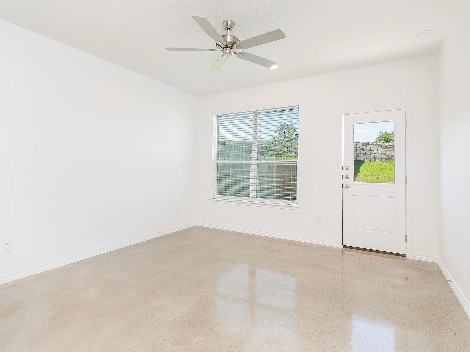 3 bed, 1175 sqft, $1,600 — Photo 2