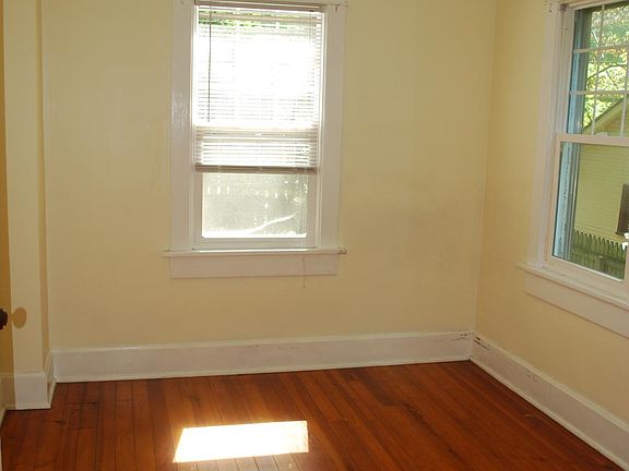 3rd image of 228 S Prospect St
