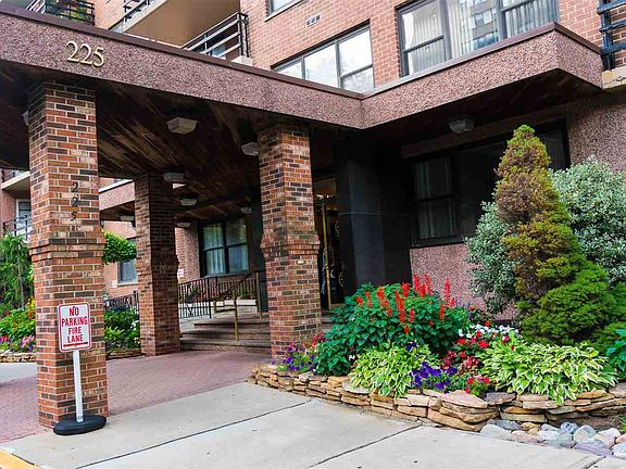 2nd image of 225 Saint Pauls Ave #501