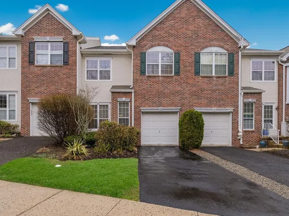 12 Heritage Hills Dr, Washington Crossing, PA 18977