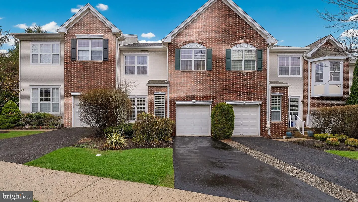 12 Heritage Hills Dr photo 1