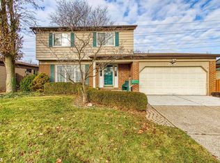 35663 Cathedral Dr, Sterling Heights, MI 48312