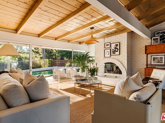 3rd image of 809 Broom Way