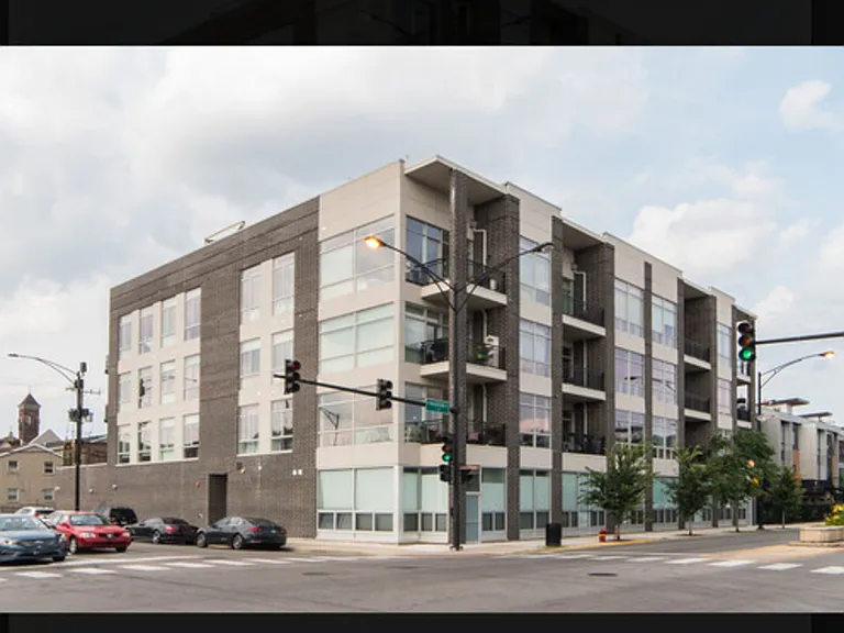 N Oakley Ave — Photo 1