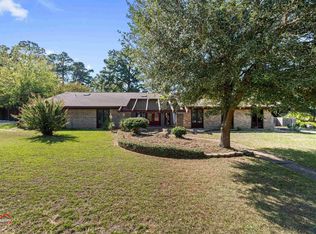 686 Country Pl, Longview, TX 75605