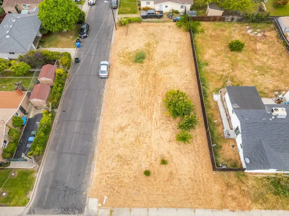 119 Almond Ave, Manteca, CA 95337