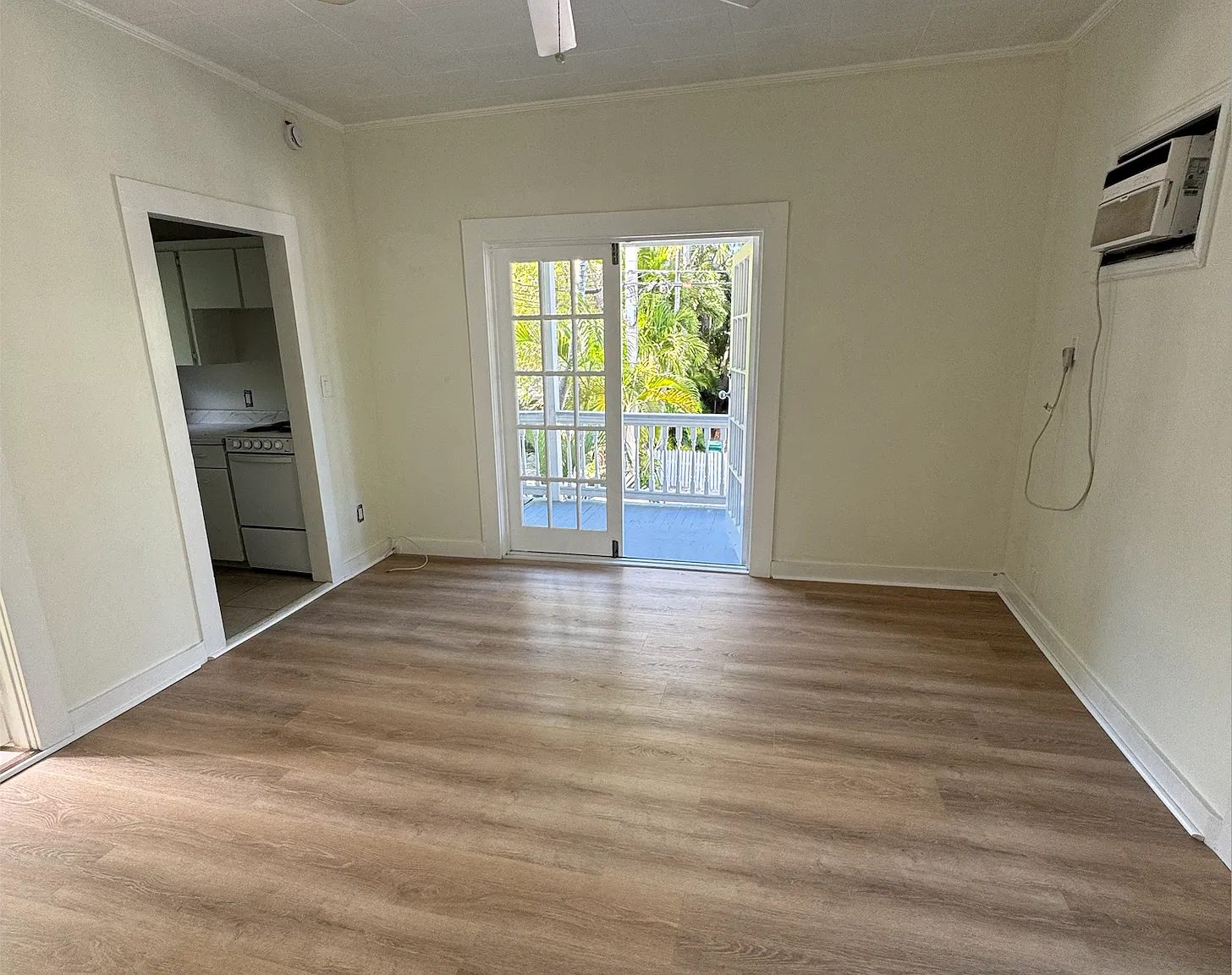 Studio, 200 sqft, $2,095 — Photo 1