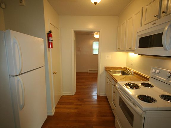 2nd image of 1212 W Chapel Hill St
