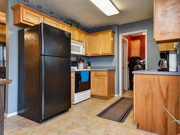 5th image of 308 S Westgate Dr