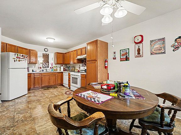 5th image of 399 Golden Oak Ct