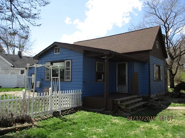933 Biddle St photo 1