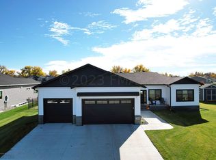 7854 Firefly Ln, Horace, ND 58047