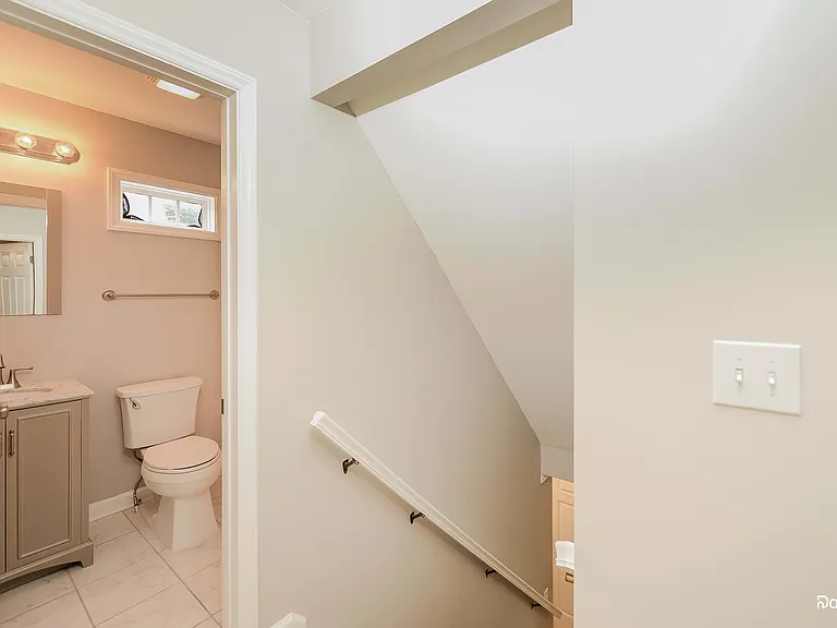 589 Lakeside Valley Dr — Photo 9
