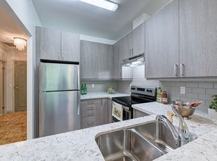 50 Holly St #409, Toronto, ON M4S3E9