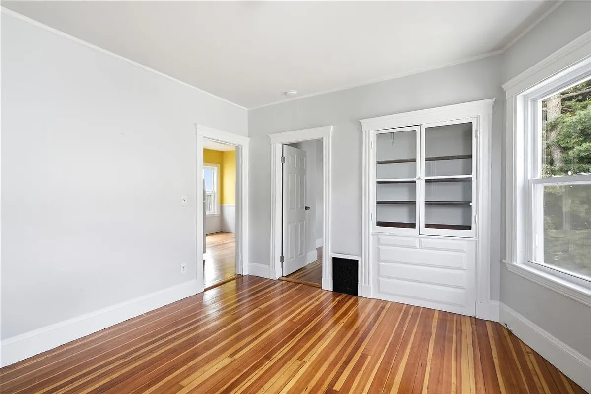 3 bed, 1100 sqft, $3,000 — Photo 3