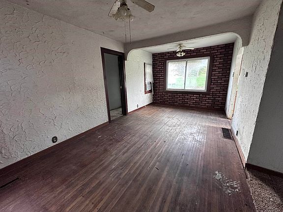 3rd image of 2855 W Florence Rd
