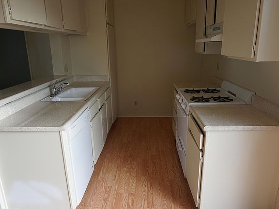 3rd image of 5740 Camellia Ave APT 205
