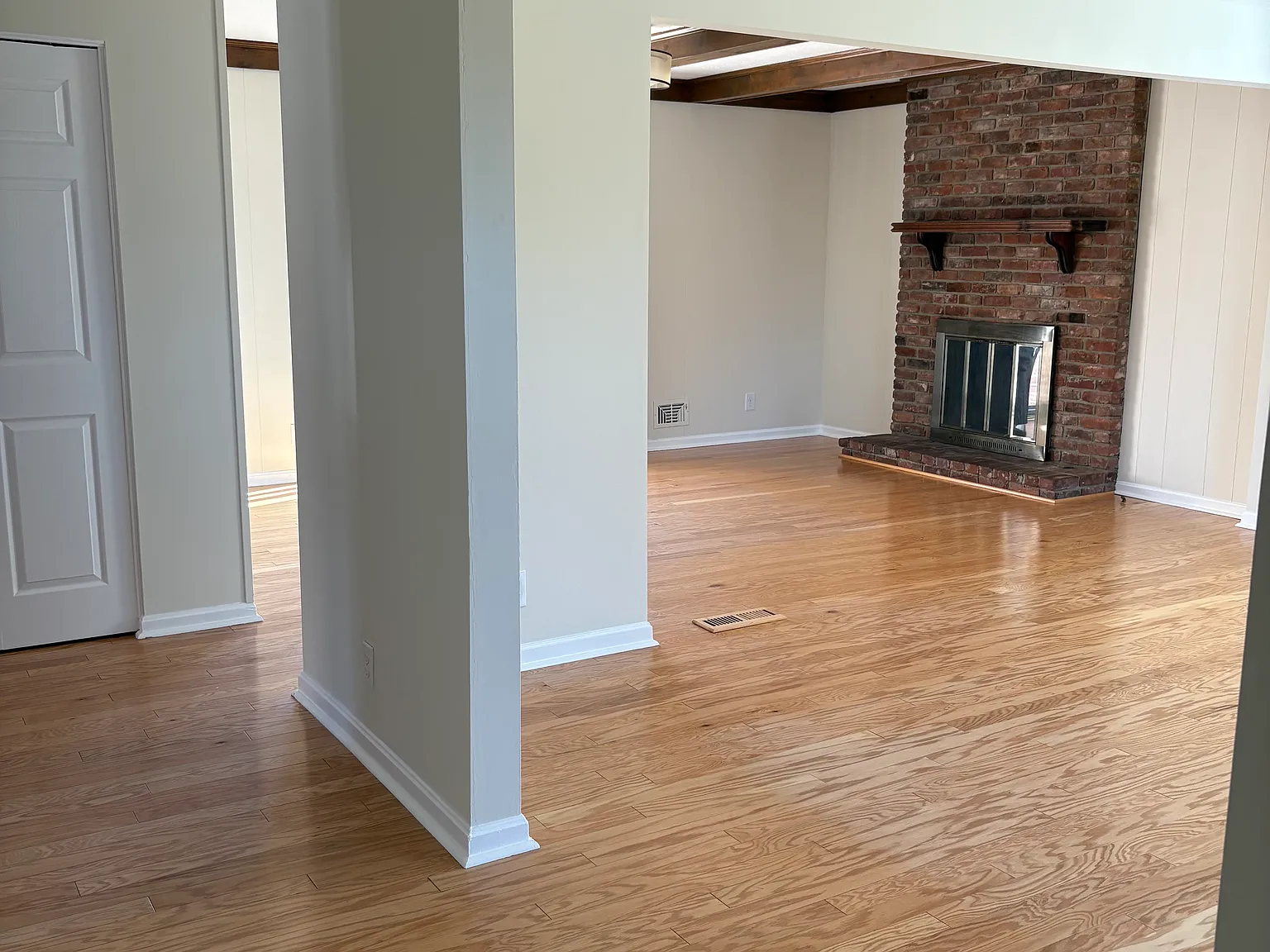 4 bed, 2.5 bath, 2092 sqft, $2,400 — Photo 3
