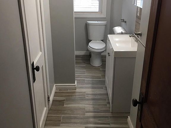 3rd image of 16 Lincoln Ter APT 2