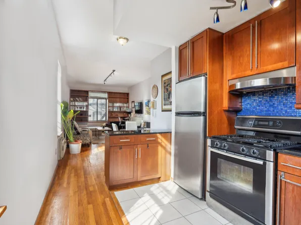 341 West 47th Street 4R image 3 of 6