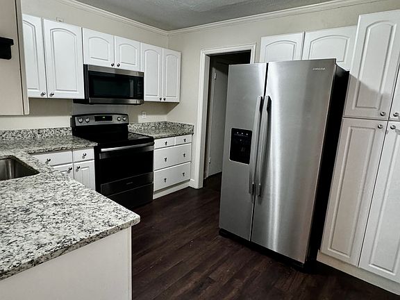 5th image of 706 W Largent St