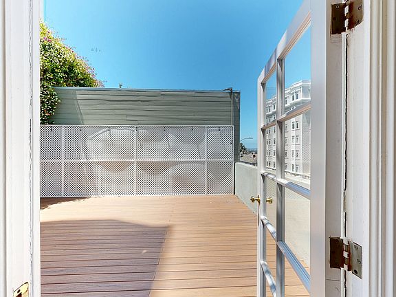 4th image of 1305 Lombard St APT 1