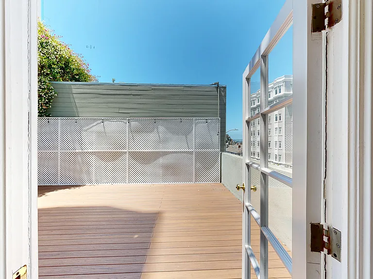 1305 Lombard St #1 — Photo 4