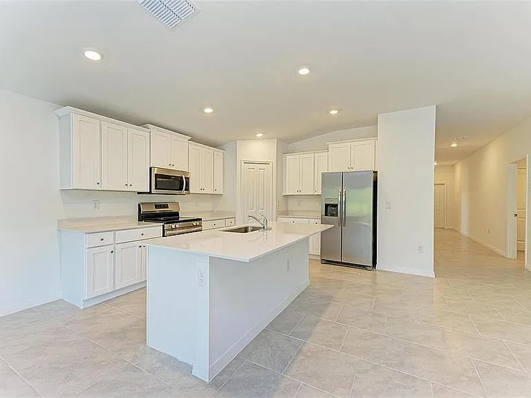 23444 Steeple Ave — Photo 2