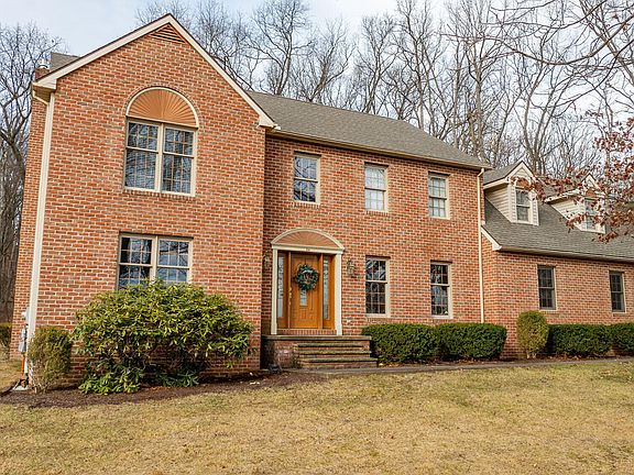 2nd image of 34 Hunt Club Dr