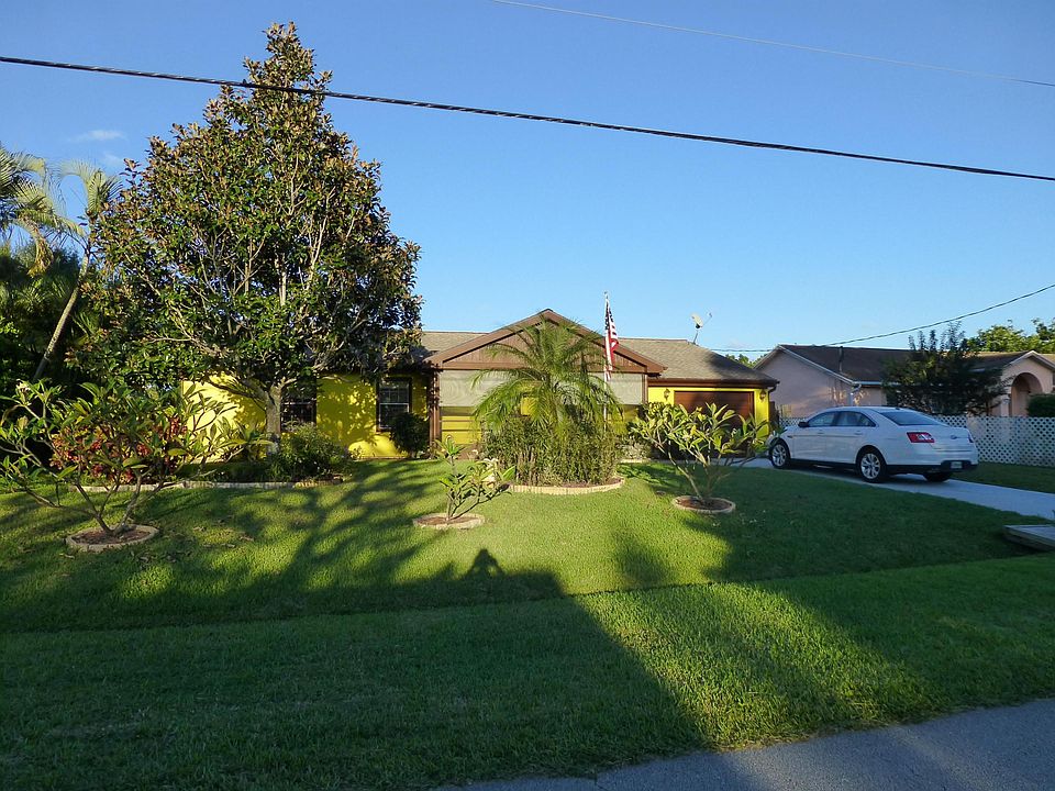 1st image of 371 SE Whitmore Drive