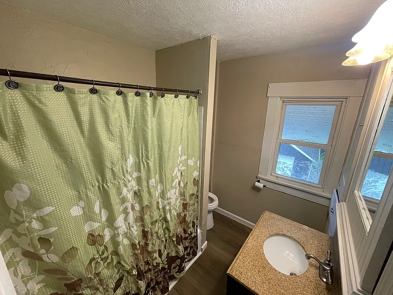 927 Clinton Ave SW — Photo 10