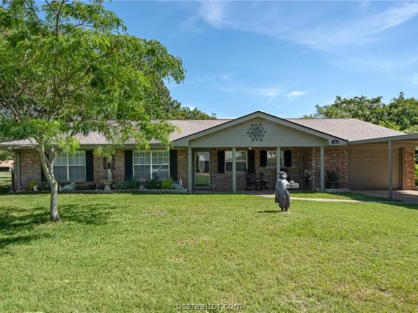 129 Golf Club Dr, Hilltop Lakes, TX 77871