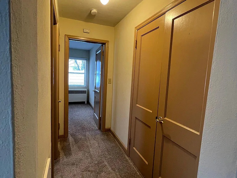 905 Kilian Blvd SE — Photo 22