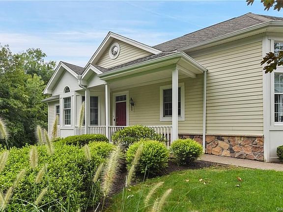 2nd image of 8 Shinnecock Ct